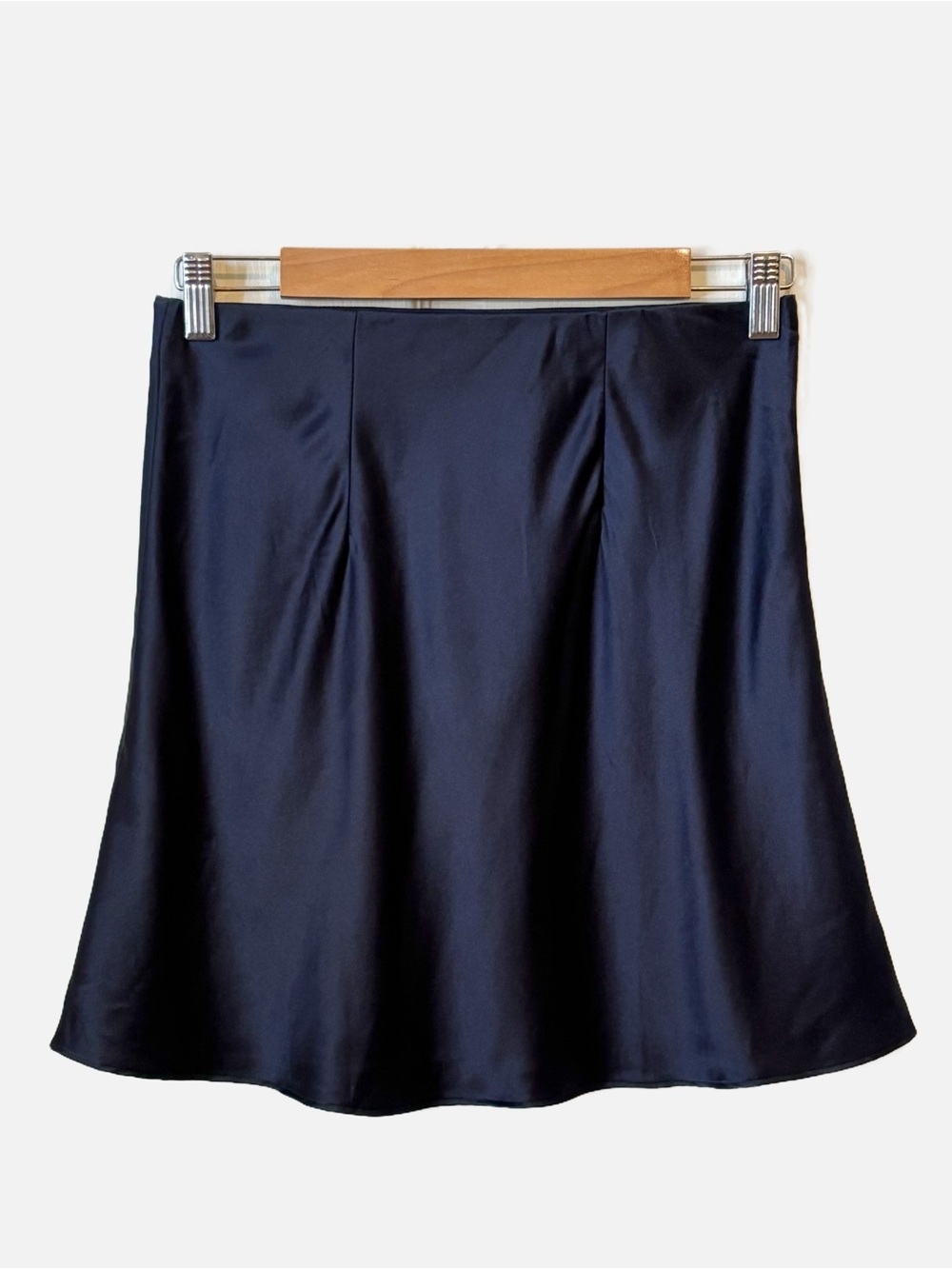Quince 100% Washable Silk Mini Skirt Navy
Women’s Small - Picture 7 of 11